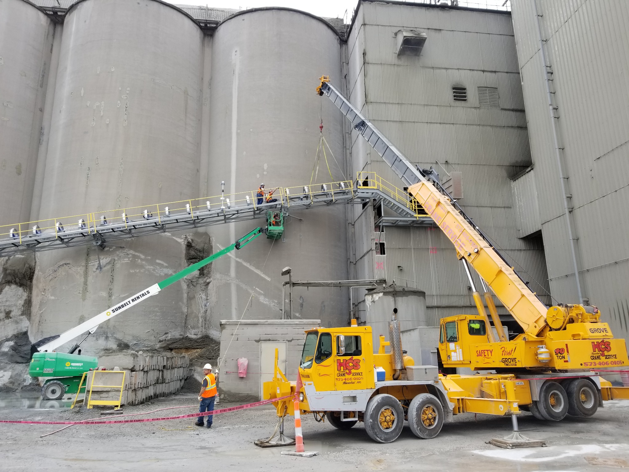 Conveyor installation using a crane and aerial work platform.